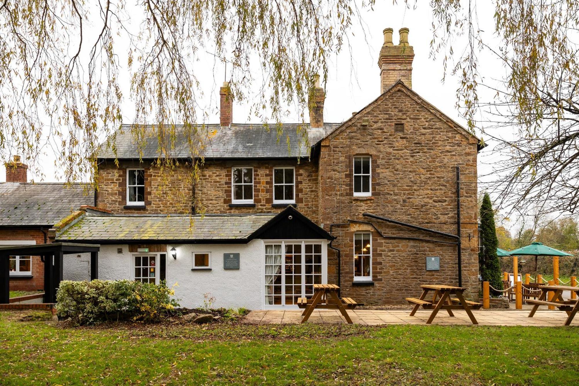 The Olde Coach House Inn 阿什比圣勒杰斯 外观 照片