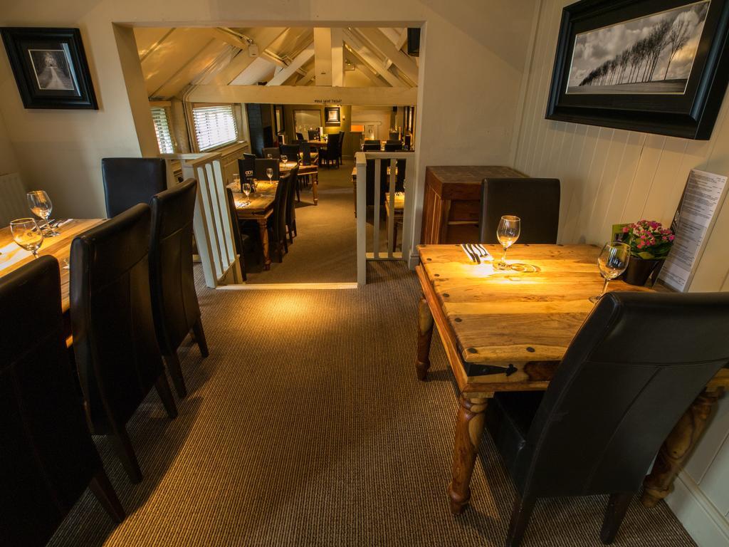 The Olde Coach House Inn 阿什比圣勒杰斯 外观 照片