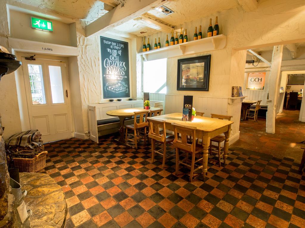 The Olde Coach House Inn 阿什比圣勒杰斯 外观 照片